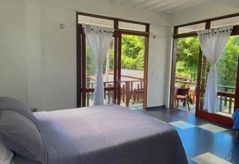 Club Recreativo Gualiva has Balcony rooms