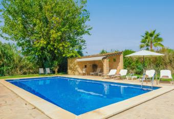 S Era Nova has rooms with a private hot tub