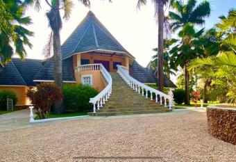 Sunset Villa Boutique Resort allows 18 year olds to book a room