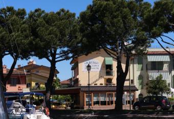 Albergo Trattoria Fioravante allows 18 year olds to book a room