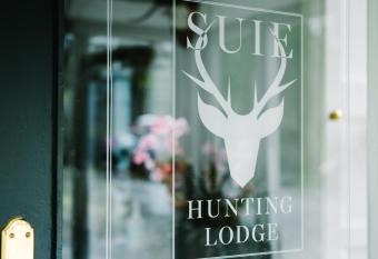 Suie Hunting Lodge allows 18 year olds to book a room