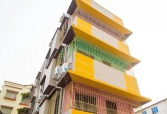 Jams Guest House has Smoking/Balcony rooms