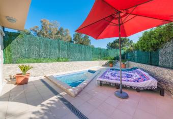3 bedrooms house with private pool and enclosed garden at Puerto de Alcudia 1 km away from the beach has Balcony rooms