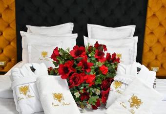 Emir Palace has Balcony rooms