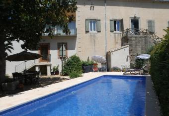 Clos du Magnolia allows 18 year olds to book a room