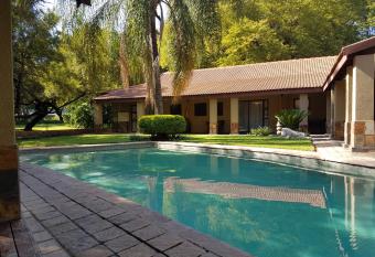 Santai guesthouse has Balcony rooms