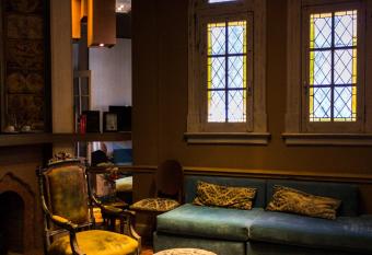 Ambit Boulevard Hotel Boutique allows 18 year olds to book a room