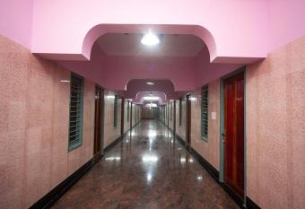 Auro GP Guest House has Balcony rooms