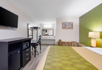 Super 8 by Wyndham Palestine has Smoking rooms