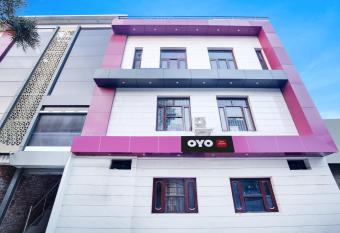 Hotel O Lotus Inn allows 18 year olds to book a room