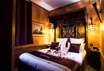 H  tel Cap Pirate allows 18 year olds to book a room