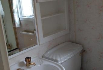 The Boat House Guesthouse has Balcony rooms