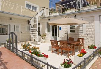 Apartment Marija has Balcony rooms