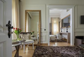 3 Sixty Hotel & Suites has rooms with a private hot tub