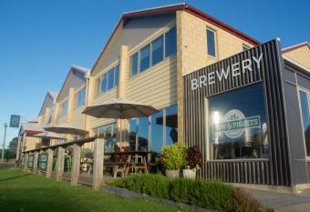 Sow and Piglets Guesthouse has Balcony rooms