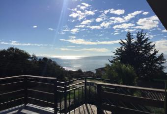 Yemanya Hostal allows 18 year olds to book a room