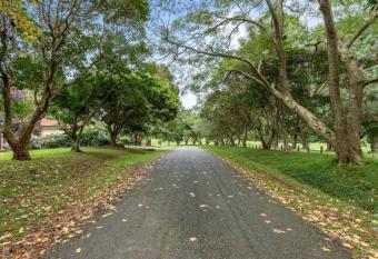 Cosy Golf Course Retreat in Tamborine Mountain with Wifi & Aircon has Balcony rooms