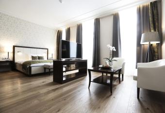 Kleiner Rosengarten allows 18 year olds to book a room