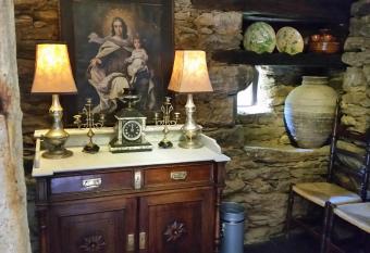 Mercadoiro allows 18 year olds to book a room