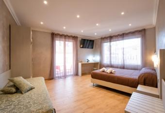 Le Camere Di Nana  has Balcony rooms