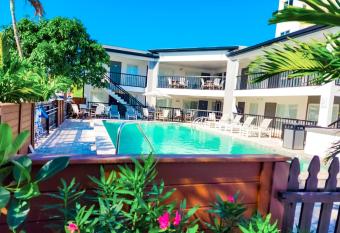 Devon Shores has rooms with a private hot tub