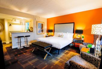 Hotel Royal Oak has Balcony rooms