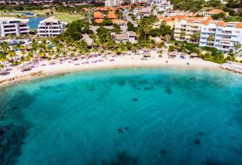 Bayside Boutique Hotel - Blue Bay Golf & Beach Resort allows 18 year olds to book a room