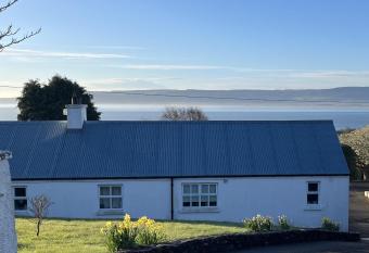 Cosy Donegal Cottage with Panoramic Sea Views has Balcony rooms