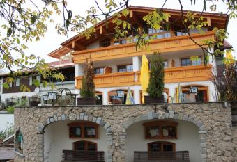 Landgasthaus & Hotel Kurfer Hof has Balcony rooms
