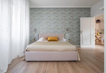 Ca del Mar Venice Luxury Apartments has Balcony rooms