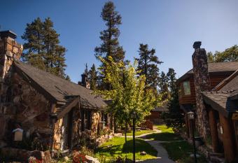 Embers Lodge & Cabins has Balcony rooms
