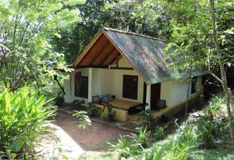 Green Hill Cottage has Balcony rooms
