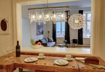 Gesine allows 18 year olds to book a room