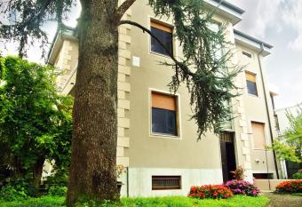 Villa Laila Bed & Breakfast allows 18 year olds to book a room