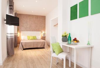 Domus Casaletto has Balcony rooms