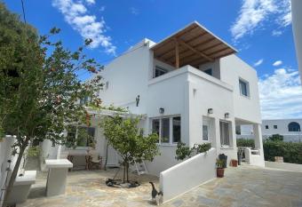 Barewake s Place has Balcony rooms