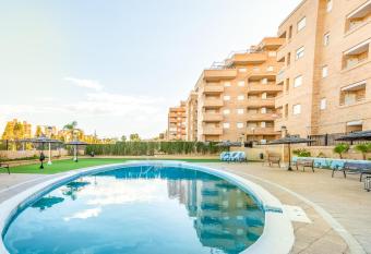 Vacaciones Oromarina Azahar allows 18 year olds to book a room