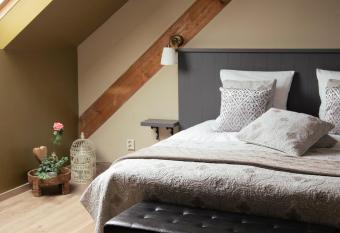 B&B  t Inj allows 18 year olds to book a room