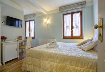 Hotel Volterra In allows 18 year olds to book a room