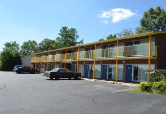 Rodeway Inn has Smoking rooms