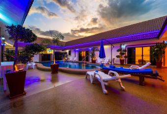 Siam Court Hotel and Resort has Balcony rooms