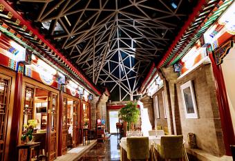 Cours Et Pavillons has Balcony rooms