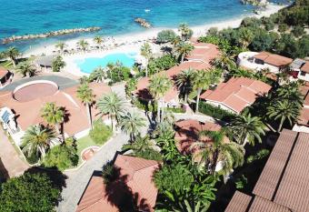 Hotel Villaggio Cala Di Volpe has Balcony rooms