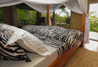 Karama Lodge has Balcony rooms