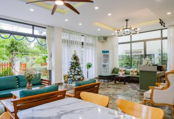 Palm Riverside Boutique has Balcony rooms