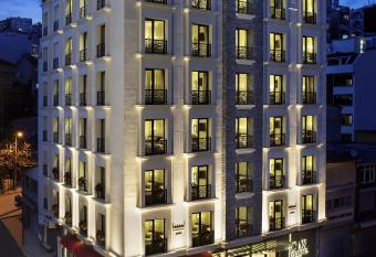 Icon Istanbul Hotel has rooms with a private hot tub