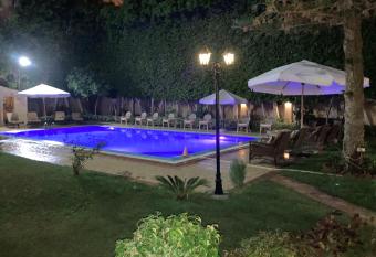 Al Fardous Luxury Vacation Home has Balcony rooms