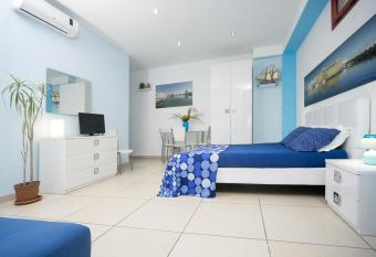 B&B del Lungomare has Balcony rooms