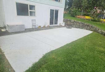 Raumati Beachside Haven has Balcony rooms