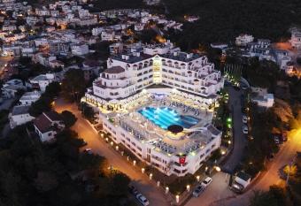 Roseira Beach Resort has Balcony rooms